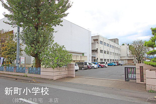徒歩12分 学校教育目標 かがやく自分へ チャレンジ