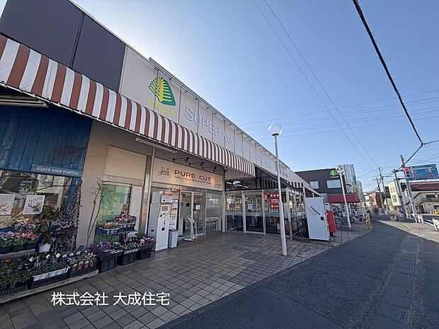 いなげや和光新倉店まで徒歩12分。 和光市駅から近く、お仕事帰りのお買い物にも便利です。