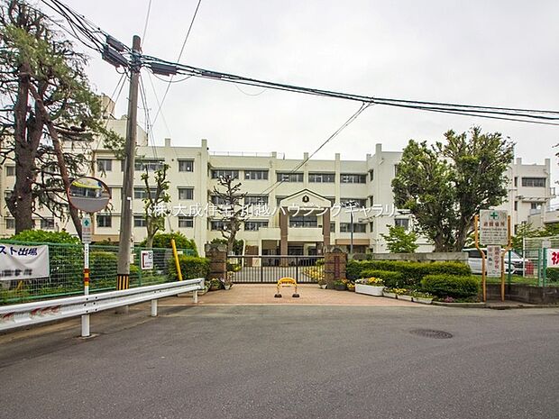 川越市立城南中学校まで1700m 徒歩22分。学校教育目標：絆をつよめ　共に高めあう　心豊かな生徒