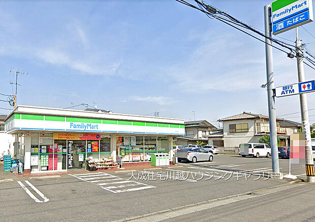 ファミリーマート小坂旭町店まで450m 徒歩6分。ちょっとしたお買い物はもちろん、コンビニ支払いやイベントチケットの購入にも便利です。