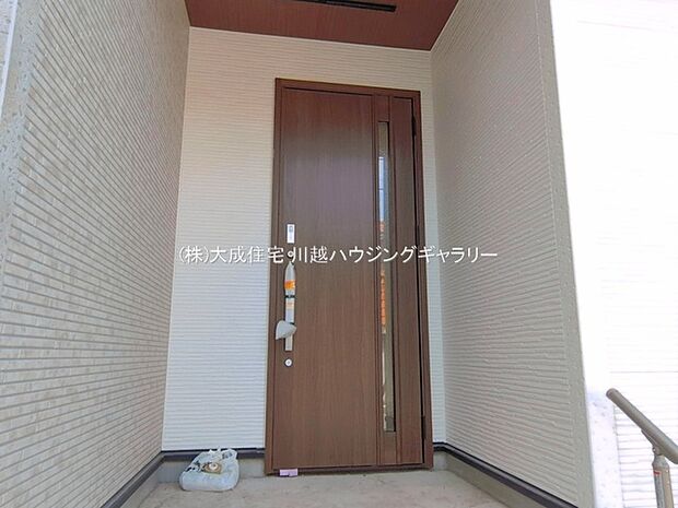 玄関ドア。 現地写真2026.7.14撮影