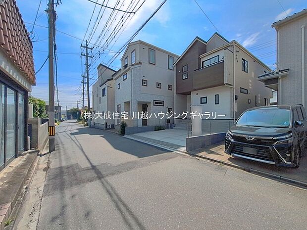 前面道路は5mの公道です。南東側接道は4mの公道です。 現地写真2026.7.14撮影