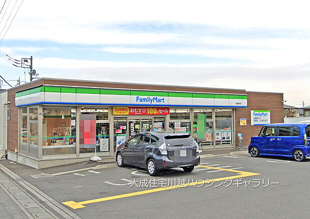 ファミリーマート川越鯨井店まで800m 徒歩10分。コンビ二支払いやイベントチケットの購入などにもご利用いただけます。