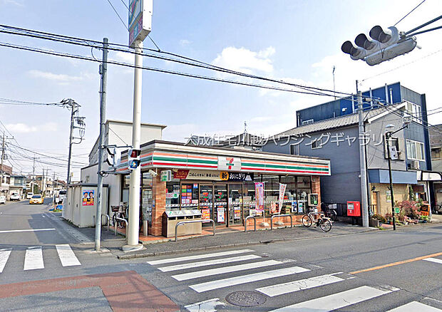 セブンイレブン川越岸町店まで260m 徒歩4分。ちょっとしたお買い物や急ぎのコンビニ支払いにも便利です。