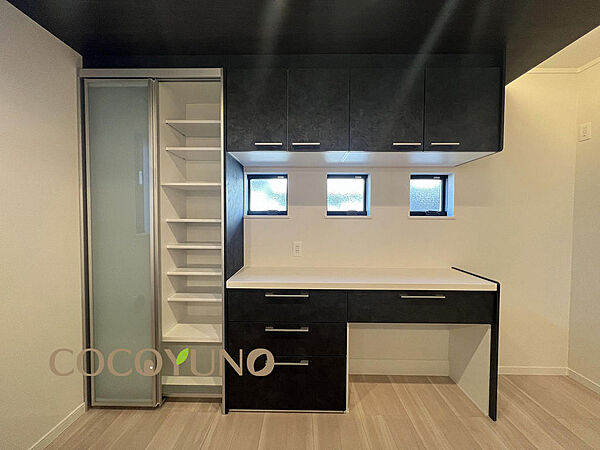 建物プラン例：建物価格2200万円、建物面積118.61m2/キッチン後ろにはカウンタースペース付き収納ございます