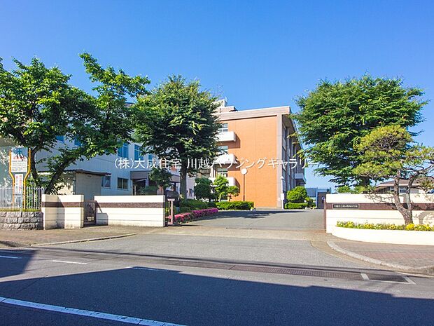 川越市立霞ヶ関西中学校まで600m 徒歩8分。学校教育目標:志高く、自ら考え、行動する生徒