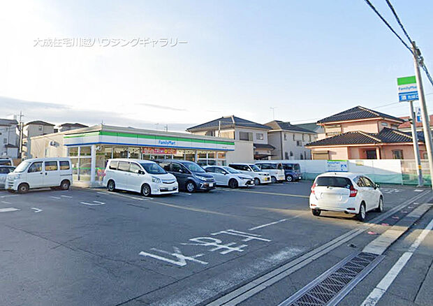 ファミリーマート川越かし野台店まで270m 徒歩4分。小腹が空いた時などのちょっとしたお買い物にもご利用いただけます。