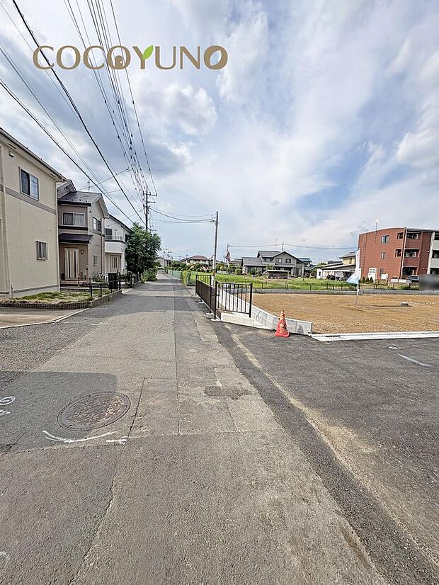 全5区画：分譲地西側に位置する幅4ｍの接道です。現地写真2026.8.21撮影