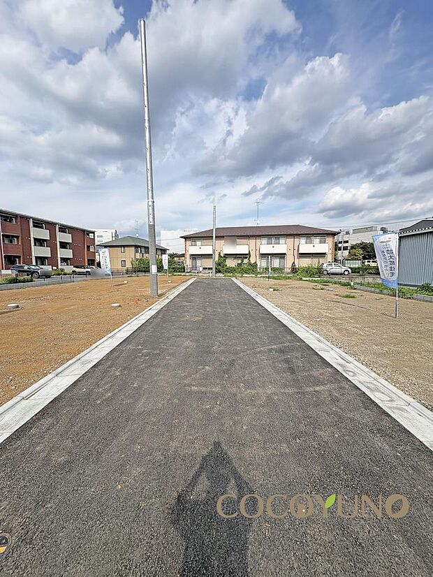 全5区画：分譲地内を通る、開発道路幅5ｍです。現地写真2026.8.21撮影