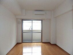 ロンスリー・ウエスト 3階1Kのリビング/ダイニング