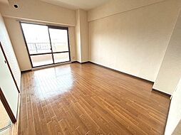 ベルヴィ西浦 4階3LDKのリビング/ダイニング