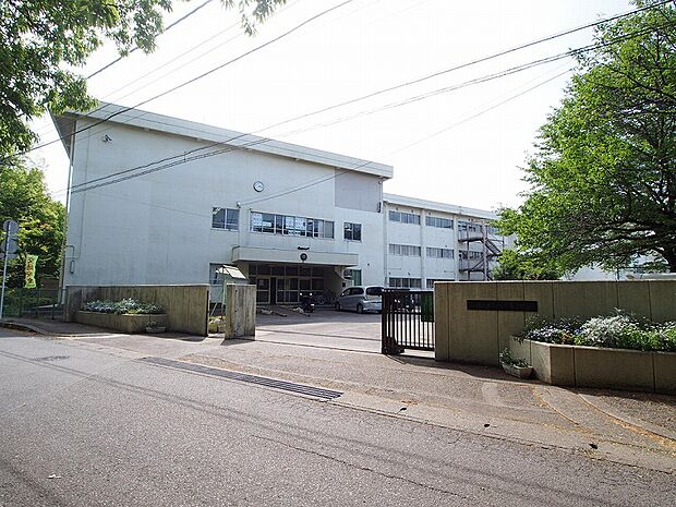 大野台中学校まで約936〜984ｍ