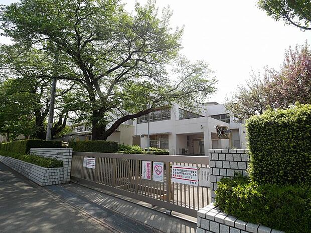 小山小学校まで約414ｍ