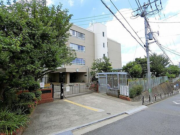 長沢小学校まで約829ｍ