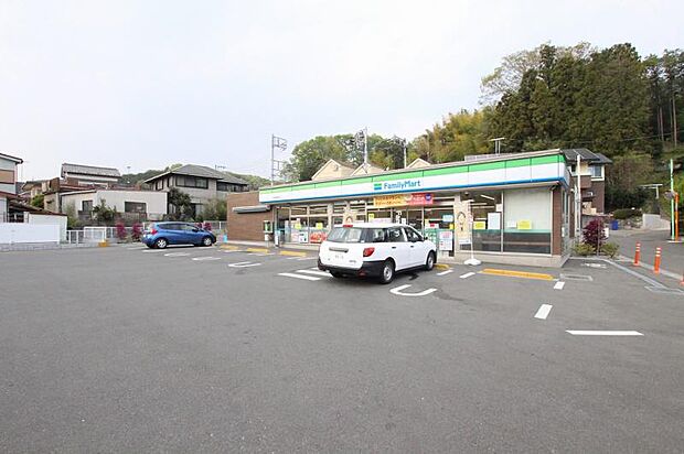 ファミリーマート秀栄相原町店まで約741〜829ｍ