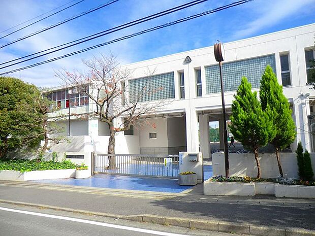 あざみ野中学校まで約901ｍ