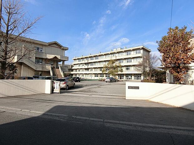 柏ケ谷中学校まで約1903m