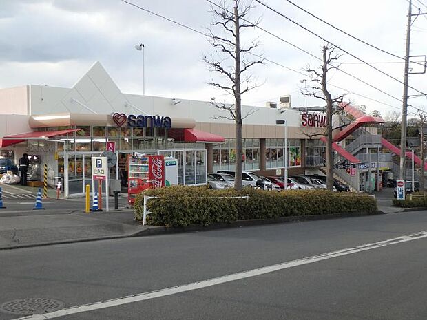 三和 金井店まで約582m〜637m