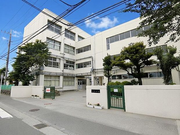 座間市立西中学校まで約2016m