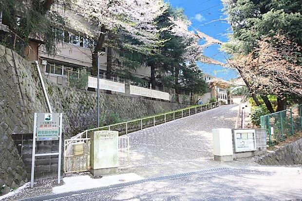 西生田中学校まで約1004m