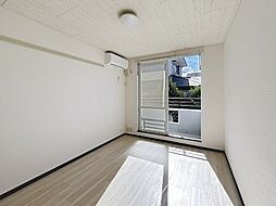 グリーンヴィレッジ 102 1階ワンルームのリビング/ダイニング