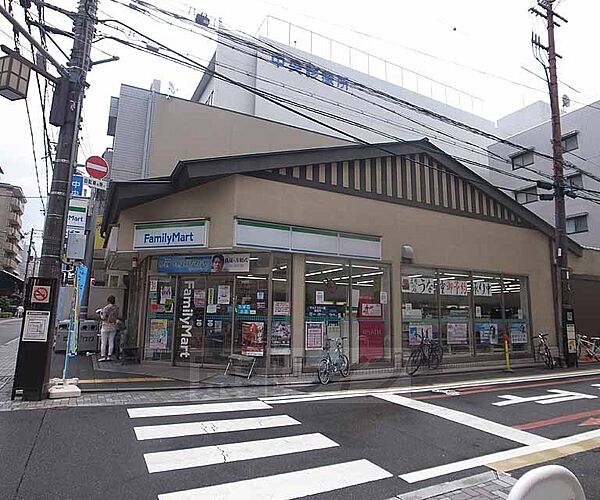 画像30:ファミリーマート京都三条高倉店まで44m 街中コンビニです