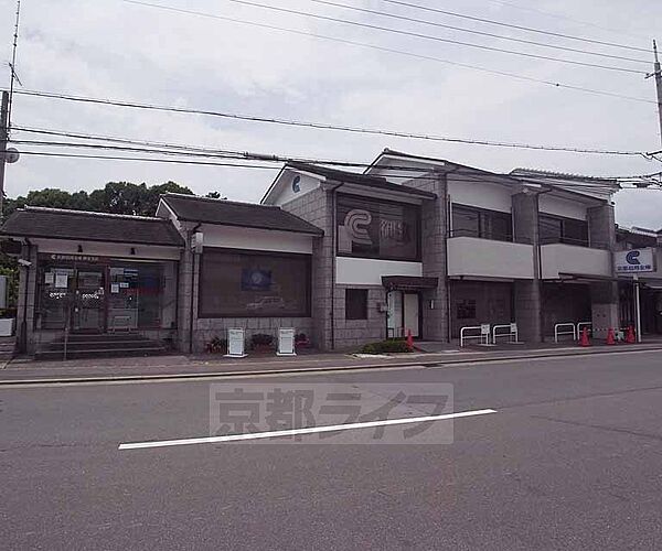 京都信用金庫 御室支店まで913m 観光道路沿いにある銀行です。