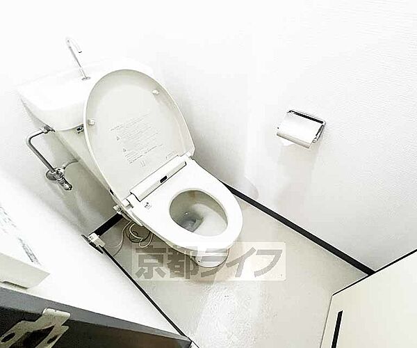 画像7:明るい雰囲気のトイレです。