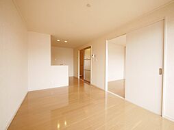 メゾン・ラーテーヌC 201 2階2LDKのリビング/ダイニング