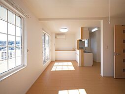 メゾン　コリーヌII 201 2階1LDKのリビング/ダイニング