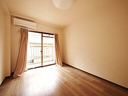 エジリスカイコート 215K 2階ワンルームのリビング/ダイニング