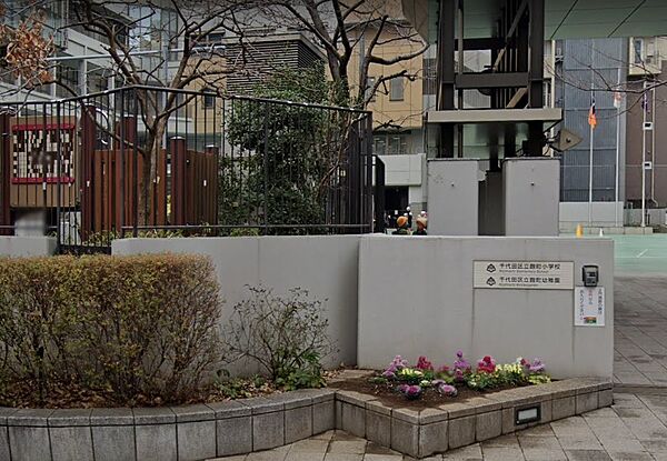 活動的な授業も多く、子供達が学びやすいです。外に出て観察や探検をすることもあり、月1回くらいのペースで1～6年生の縦割り班での活動があります。