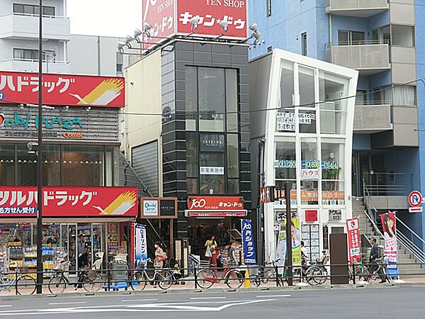 ◇多彩なニーズに応えるスーパーなどの買い物施設が充実。