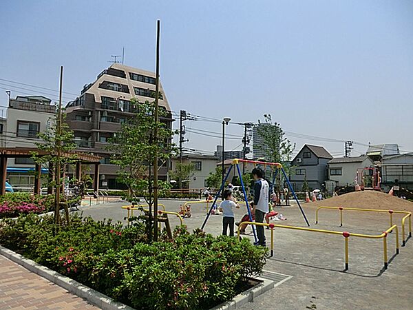 ◇お子様と一緒にのびのびと遊べる公園が多く点在しています。