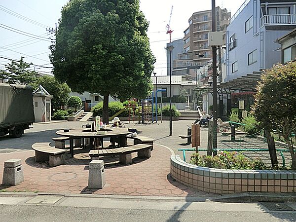 お子様とのお散歩やペットとのふれあいなど、日常の中で閑静な自然のゆとりを感じていただくことができます。