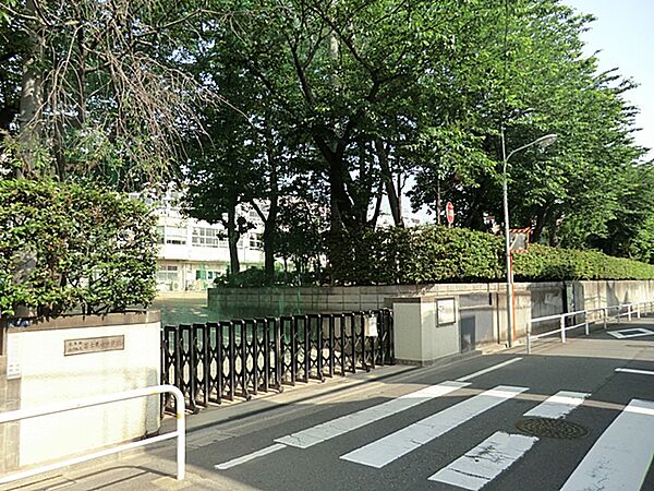 ◇通学路は穏やかな住宅街の中の道なので、お子さんの通学も安心。