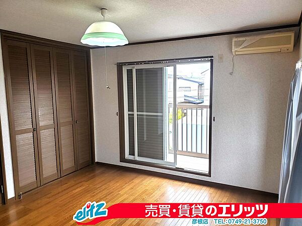 【2F　洋室　8帖】