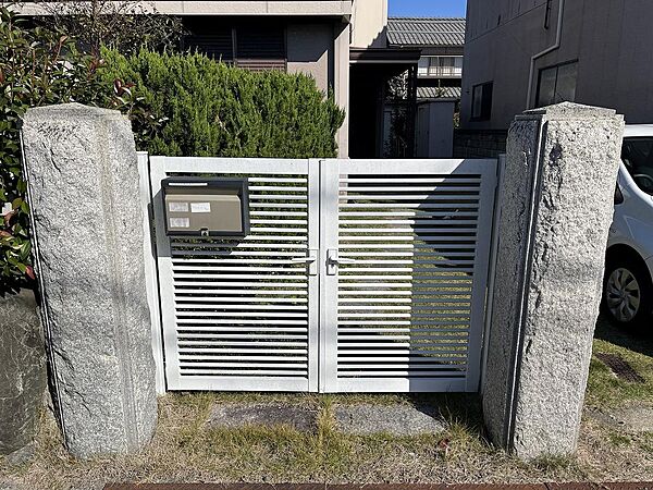 門柱です
