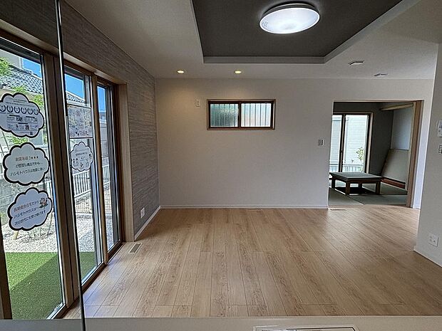 キッチンから和室が見えるので、お子様が和室で遊んでいる様子が見られ安心です。