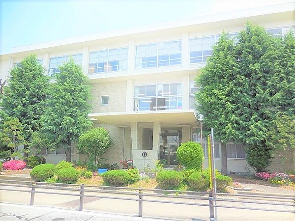 城西小学校まで徒歩１１分
