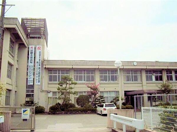 中央中学校まで徒歩約13分