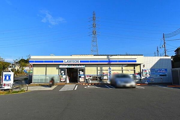 ローソン枚方津田山手一丁目店 700m