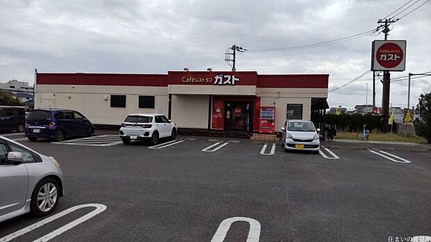 ガスト成東店(から好し取扱店) 徒歩3分。 220m