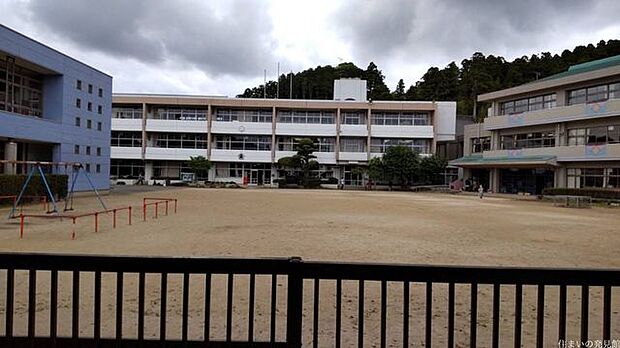 山武市立成東小学校 徒歩13分。 1000m