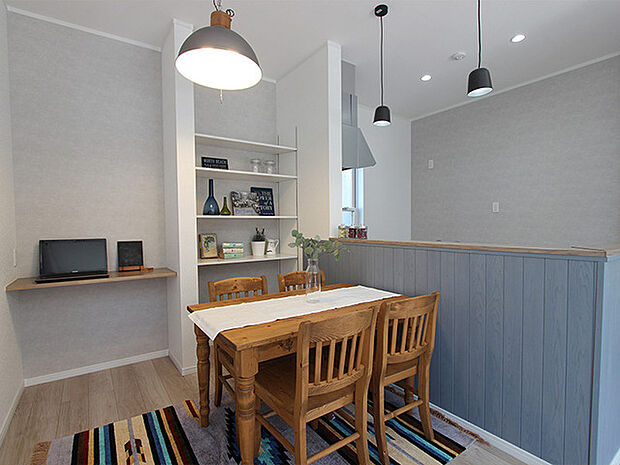 [No.1：キッチン] 毎日キッチンに立つのが楽しみになるブルーの羽目板が可愛いキッチンです♪