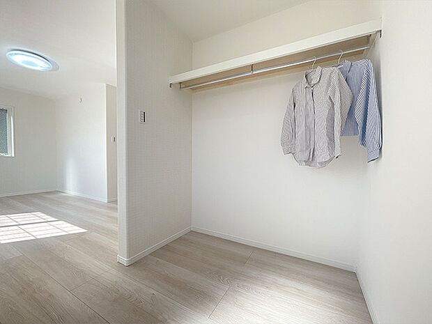 [No.1：ウォークインクローゼット] 人気のウォークインクローゼットは、かさばる冬物や衣替えに大活躍！