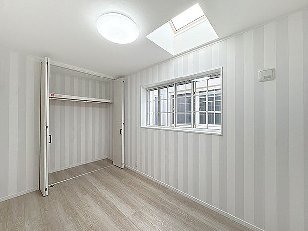 [No.2]天窓から優しく光が差し込みます。(撮影：2025/11/18)