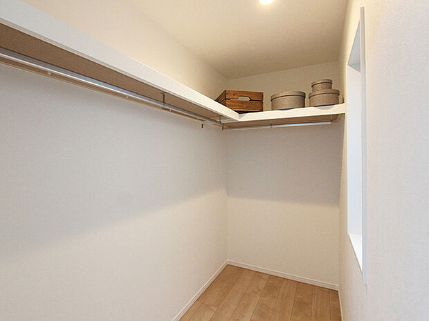 ［施工事例：WIC］ 衣替えが楽々♪衣類をスッキリ収納できる「大容量のWIC」あり！(No.1)