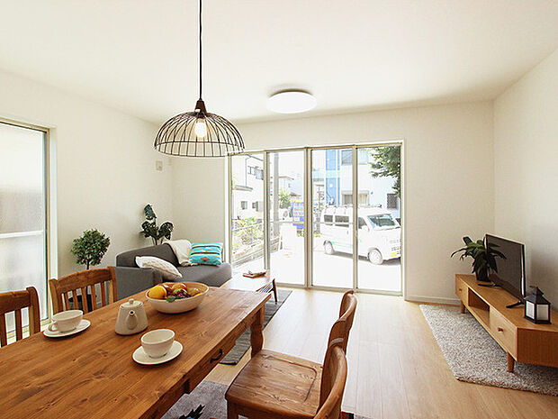 ［施工例］LDK LDK可動棚は収納だけでなく、インテリアを置いておしゃれに飾り付けできます♪