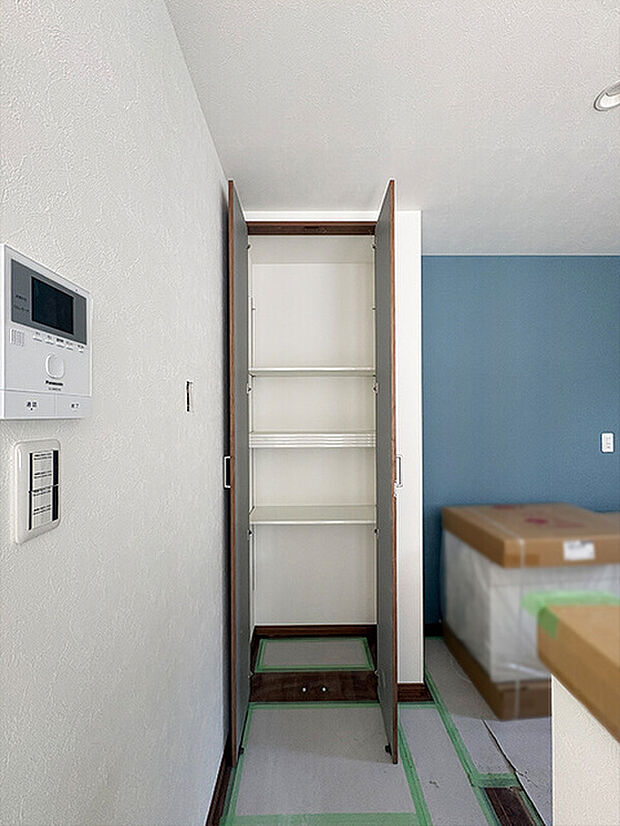 【No.1:パントリー】2026/2/13 棚付きで収納力のあるパントリー。 日用品や食品のストックに役立ちます!